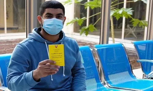 لقاح كوفيد-19 متاح في جميع المراكز الصحية بالبحرين اعتباراً من يوم الجمعة