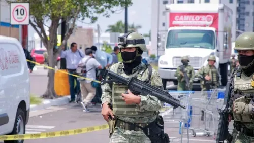 البحرية المكسيكية تقتل 11 مشتبهاً بهم وتعتقل زعيماً لعصابة في مداهمة بولاية سينالوا