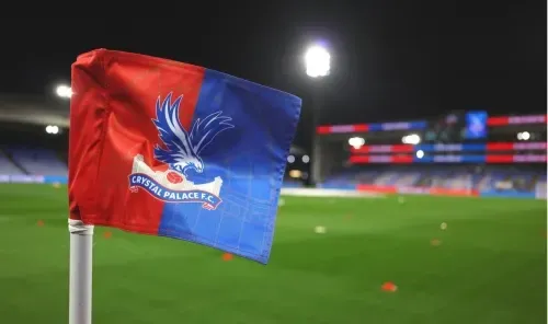 كريستال بالاس يهبط إلى دوري المؤتمر الأوروبي بسبب نزاع حول الملكية