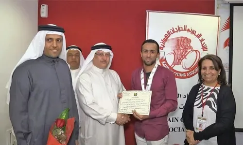 اللجنة الأولمبية البحرينية تكرم منتخب الدراجات الهوائية