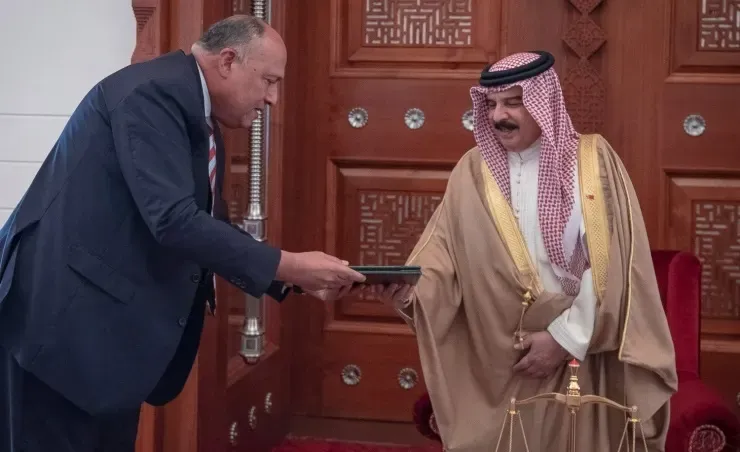 His Majesty the King receives a written message from His Excellency the Egyptian President