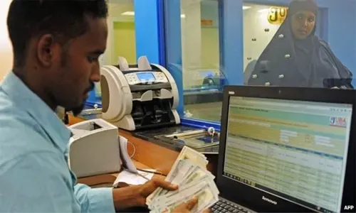 وزارة المالية السعودية: لا رسوم على تحويلات الوافدين