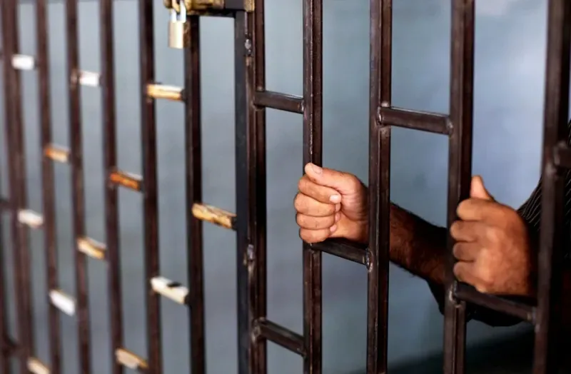 Arrest of three Asians suspected of possessing and selling intoxicants