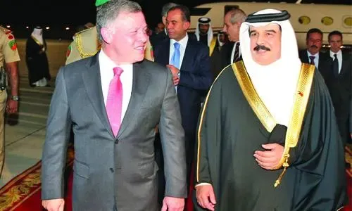عاهل البلاد يرحب بنظيره الأردني