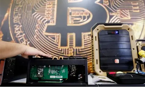 تقلبات البيتكوين تهبط إلى أدنى مستوياتها منذ نحو عامين