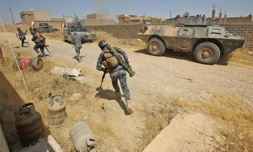 Twin Iraq and Syria assaults as Islamic State loses last city