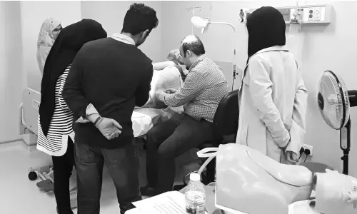 جامعة الخليج العربي تستضيف دورة تدريبية لأطباء مستشفى الملك حمد ومجمع السلمانية الطبي