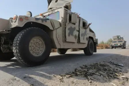 IS seizes Iraqi govt compound, kills dozens in Syria