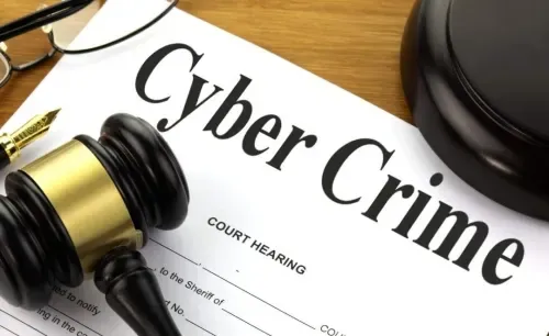 توقيف مواطن خليجي بسبب منشورات خادشة للحياء عبر الإنترنت
