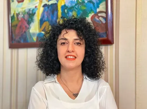 الناشطة الإيرانية في مجال حقوق المرأة نرجس محمدي تفوز بجائزة نوبل للسلام