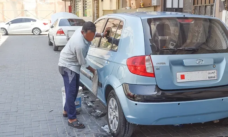 السّايس قد يرشق سيارتك بالبيض إذا أوقفتها دون إذنه... اقرأ المزيد لتعرف التفاصيل