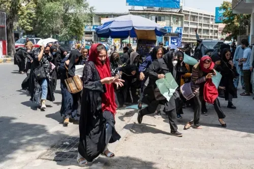 إدارة طالبان في أفغانستان تعلق دراسة الطالبات في الجامعات