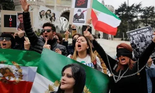 Two Iranian teenagers face death penalty
