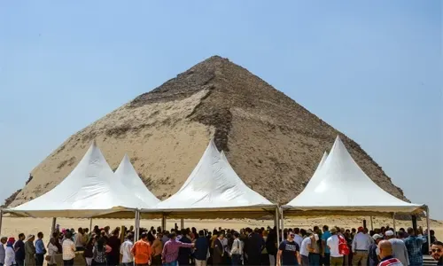 مصر تفتح هرمين أثريين وتكشف عن اكتشافات جديدة