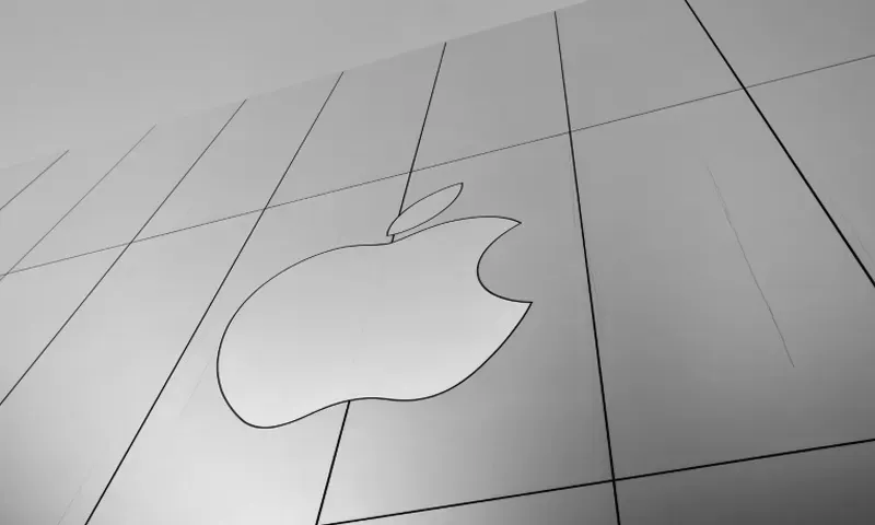 أبل تحقق إنجازاً تاريخياً جديداً بوصول قيمتها السوقية إلى تريليون دولار
