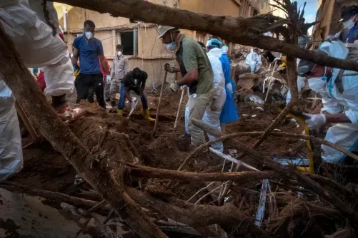 Libya orders 8 officials arrested after flood disaster