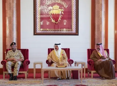 ملك البحرين: شهداء الواجب مصدر فخرنا واعتزازنا