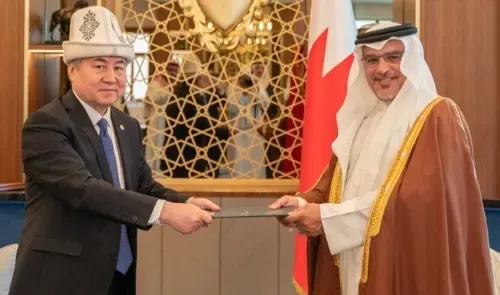 البحرين حريصة على تعزيز العلاقات والتعاون مع قيرغيزستان