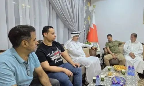 احتجاز مسافرين بحرينيين في اليمن: عائلاتهم تناشد التدخل الملكي