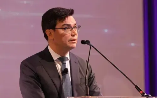 الصين تهاجم وكالة الاستخبارات المركزية الأمريكية وتصفها بـ "قطاع الطرق" بعد تصريحات حول التجسس الاقتصادي