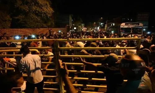 فرض حظر تجول في العاصمة السريلانكية بعد اضطرابات مناهضة للحكومة