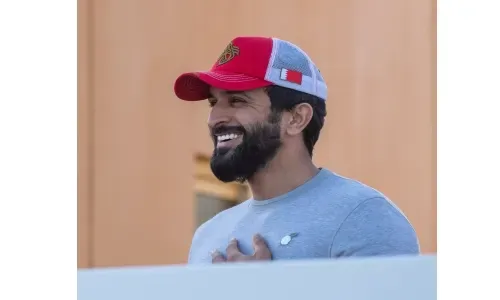 الشيخ ناصر بن حمد يشيد بفوز الجواد "ويذرينغ" في كأس دبي العالمي