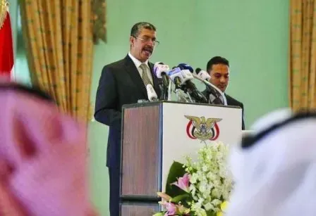 رئيس الوزراء اليمني والحكومة المنفية يعودان إلى عدن