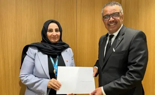 مدير عام منظمة الصحة العالمية يكرم وزيرة الصحة البحرينية