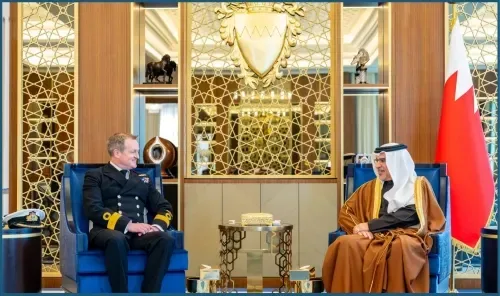 سمو ولي العهد رئيس مجلس الوزراء يستقبل قائد القوات البحرية البريطانية في الشرق الأوسط المعين حديثاً