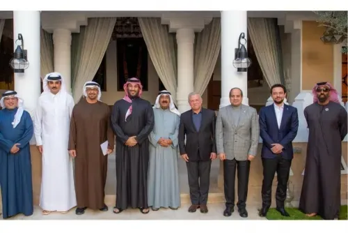 Arab leaders meet in Saudi to hash out Gaza plan