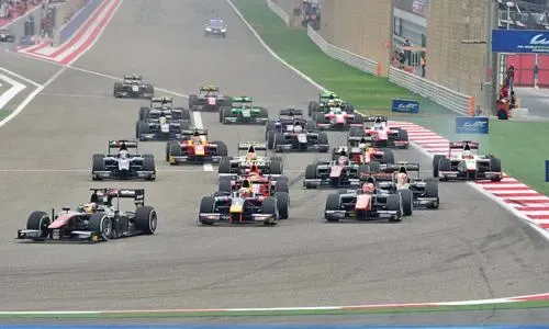 مارفن كيرشوفير في المركز الأول في السباق الأول