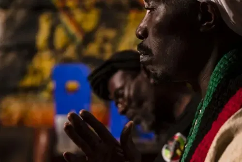 محكمة كينية ترفض طلباً للسماح باستخدام القنب في طقوس حركة راستافاري