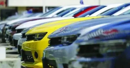 شركات صناعة السيارات تتفق على جعل الكبح التلقائي قياسياً في الولايات المتحدة