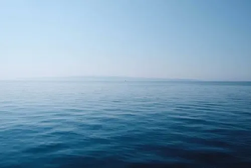 وفاة شاب غرقاً إثر انقلاب قاربه في منطقة خور فشت