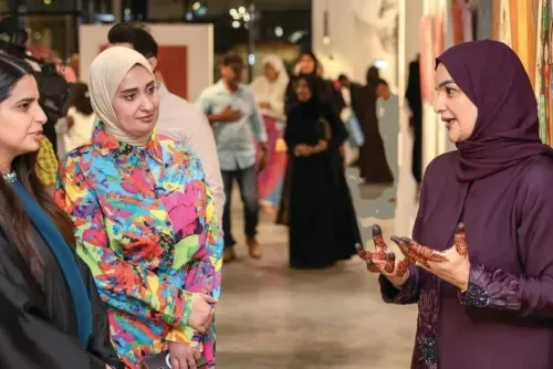 الفنانة الفضالة تستكشف التراث البحريني عبر حوار بصري معاصر