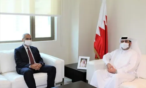 هيئة تنظيم سوق العمل: البحرين حريصة على الحفاظ على بيئة عمل صحية وحماية حقوق العمال ومنع الاتجار بالبشر