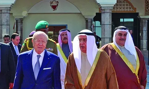 نائب رئيس الوزراء ومسؤولون يودعون الرئيس التونسي