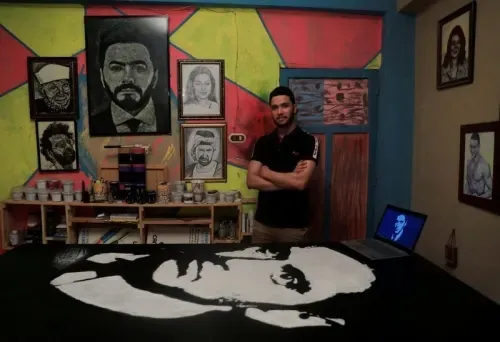 Egyptian artist crafts pictures with salt