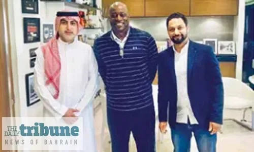 Basketball chief receives newly signed national team coach Vincent