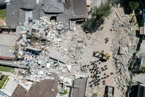 Hope Fades as Colombia Quake Leaves Hundreds Missing