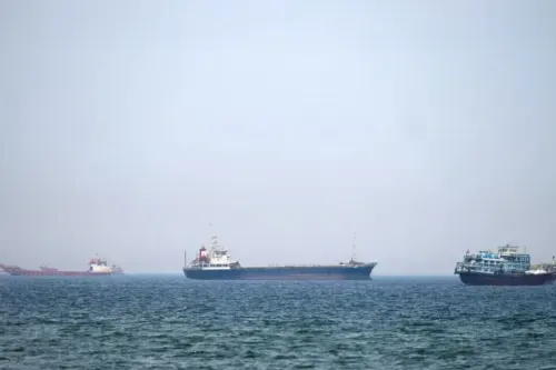 US to Help Free Ships Stuck in Strait of Hormuz