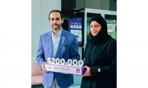 زينب محمد تفوز بجائزة قدرها 200,000 دولار أمريكي