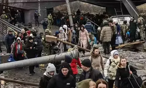 رئيس لجنة أممية: يجب معاملة اللاجئين السوريين والأوكرانيين بـ 'نفس المعاملة'