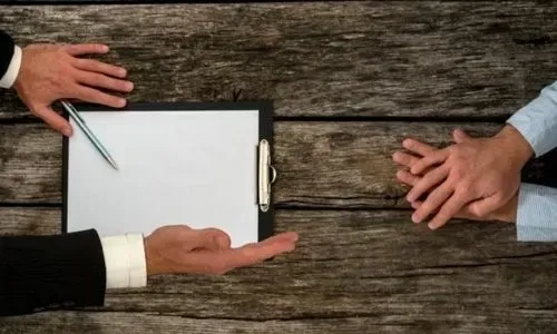محكمة بحرينية تلزم شركة بدفع تعويض قدره 120 ألف دينار لموظف سابق