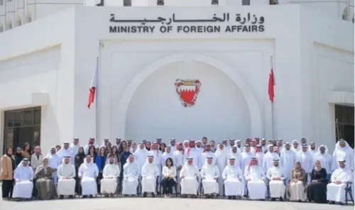 وزير الخارجية يشيد بجهود إعادة المواطنين البحرينيين العالقين إلى أرض الوطن