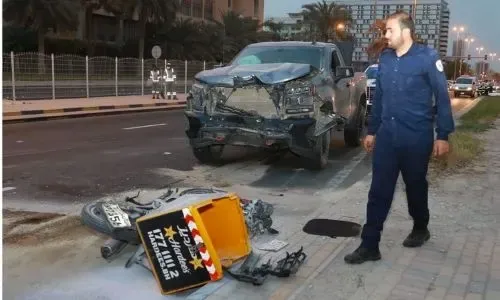 مصرع سائق دراجة نارية لتوصيل الطلبات في حادث مروري بالمنامة
