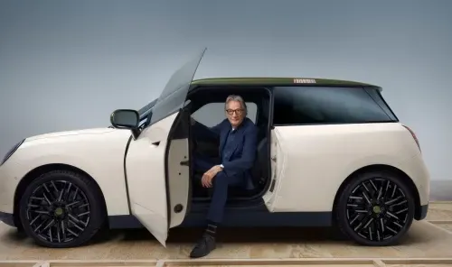 ميني وبول سميث تكشفان عن إصدار MINI Paul Smith الجديد المستوحى من الطراز البريطاني في طوكيو