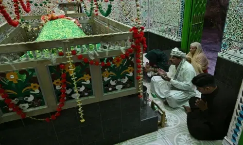 In a Pakistan desert town, Holi and Ramadan come together