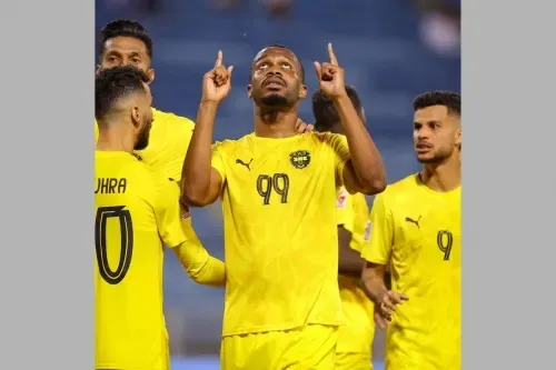 Ten-Man Khaldiya Strike Late to Boost Title Charge