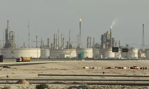 قطر تخفض إنتاجها النفطي اعتباراً من الأول من يناير